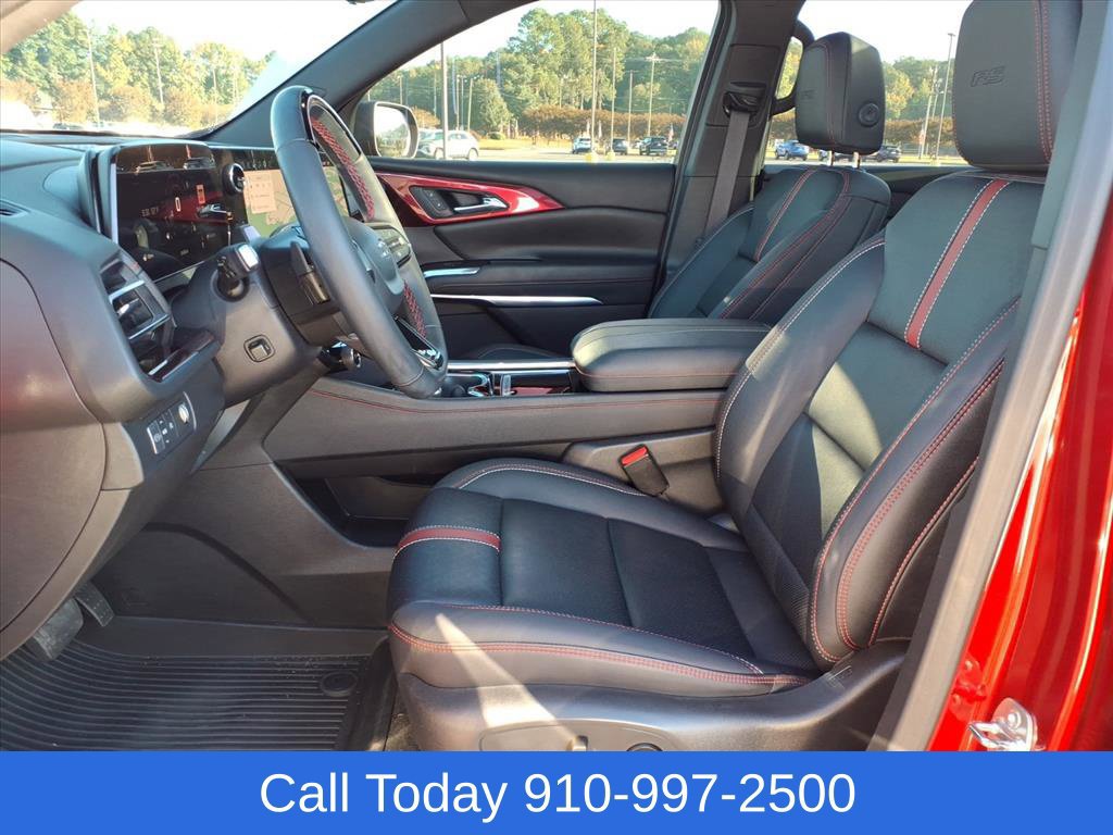 Used 2025 Chevrolet Traverse RS w/ LPO, Floor Liner Package FWD image 17