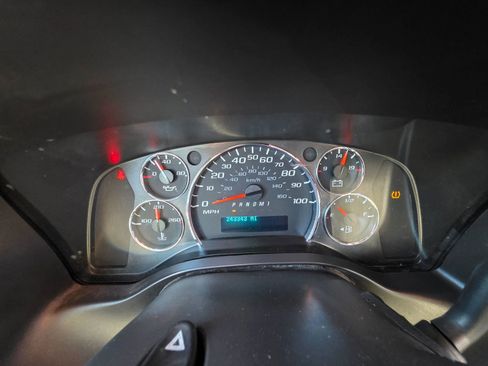 Used 2019 Chevrolet Express 2500 Extended w/ Driver Convenience Package image 17