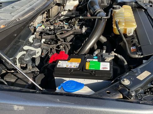 Used 2019 Ford F150 Lariat w/ FX4 Off-Road Package image 12