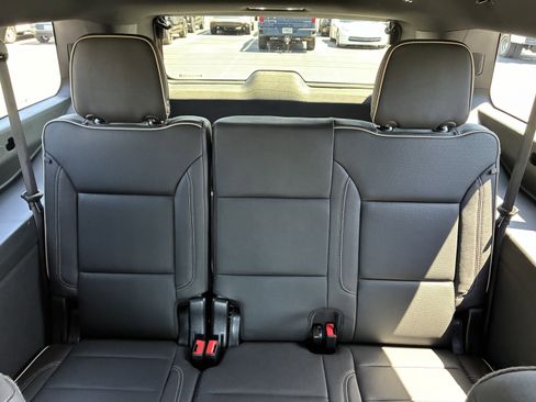 Used 2026 Chevrolet Suburban Premier image 18