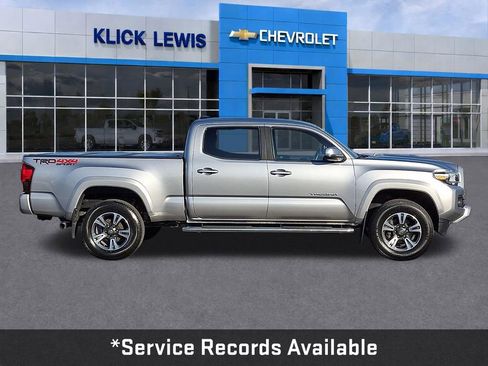 Used 2019 Toyota Tacoma TRD Sport image 9