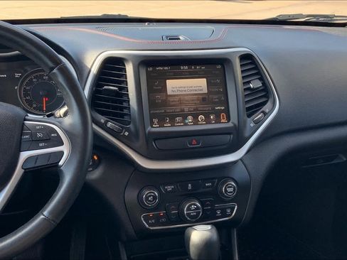 Used 2017 Jeep Cherokee Trailhawk w/ Comfort/Convenience Group AWD/4WD image 6
