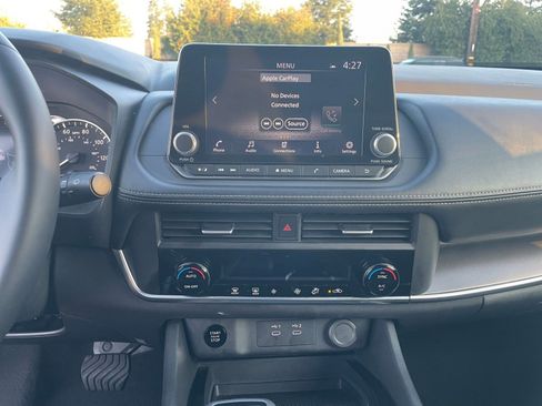 Used 2025 Nissan Rogue SV image 18