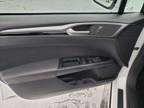 Used 2016 Ford Fusion SE image 10