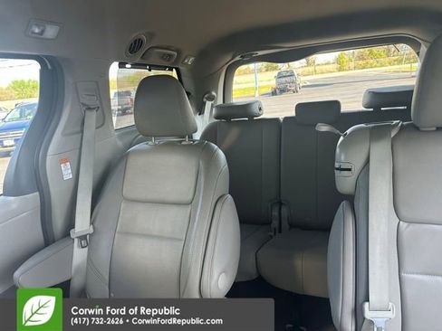 Used 2017 Toyota Sienna XLE Premium image 15