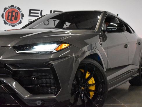 Used 2022 Lamborghini Urus image 18