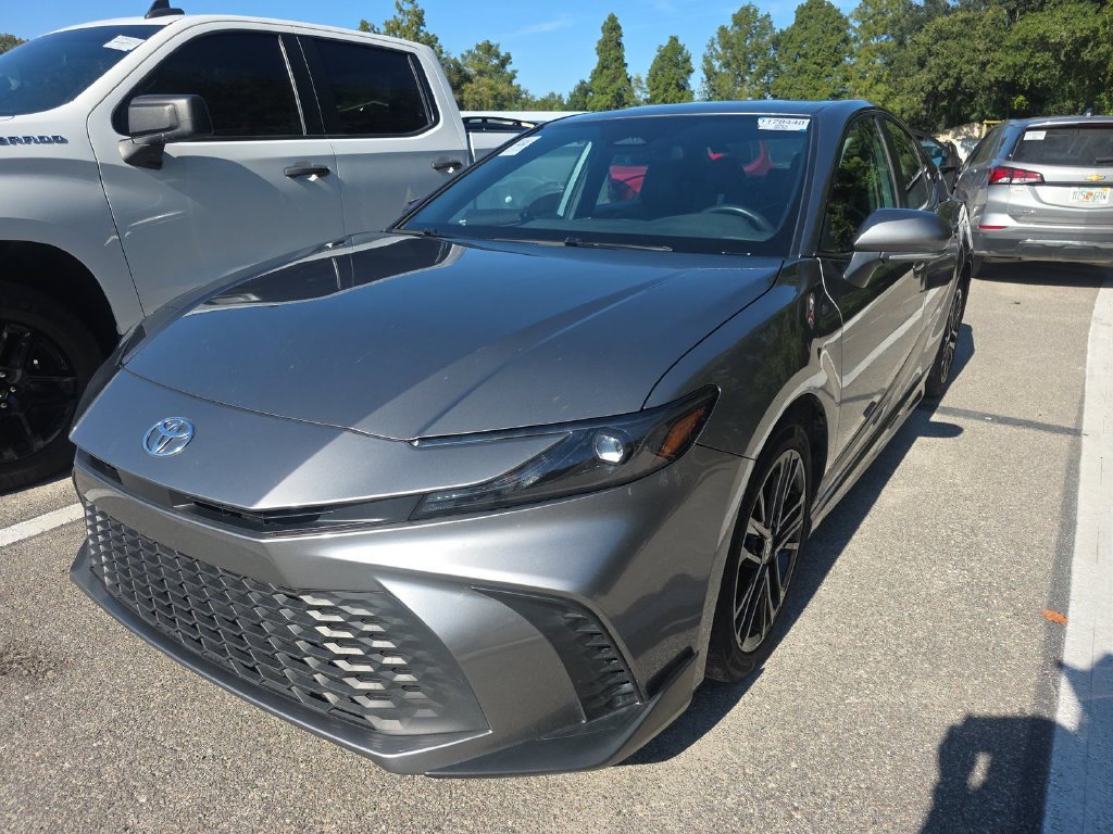 Used 2026 Toyota Camry SE FWD image 1