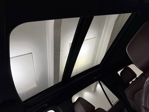 Used 2024 Ford Expedition Limited image 23