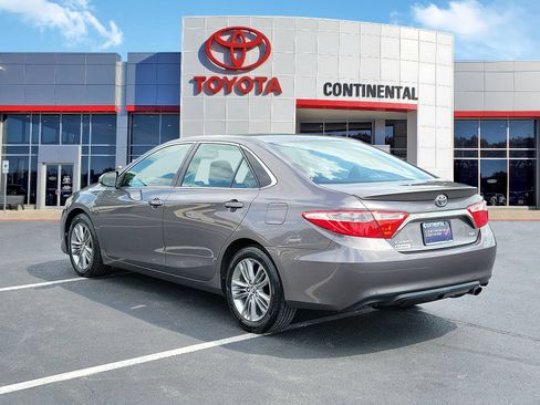 Used 2016 Toyota Camry SE FWD image 4