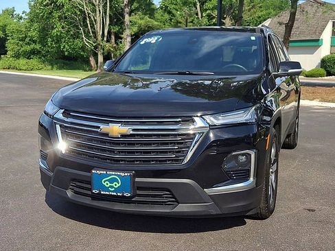 Certified 2023 Chevrolet Traverse LT w/ LT Premium Package AWD/4WD image 6
