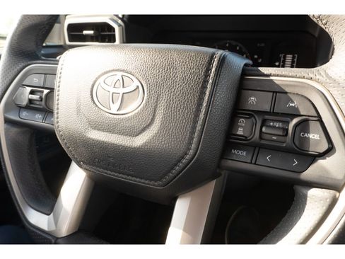 Used 2025 Toyota 4Runner SR5 AWD/4WD image 28
