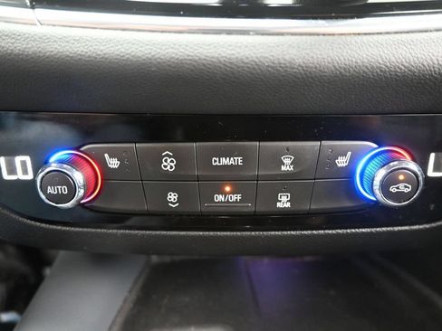 Used 2018 Buick Enclave Essence FWD image 26