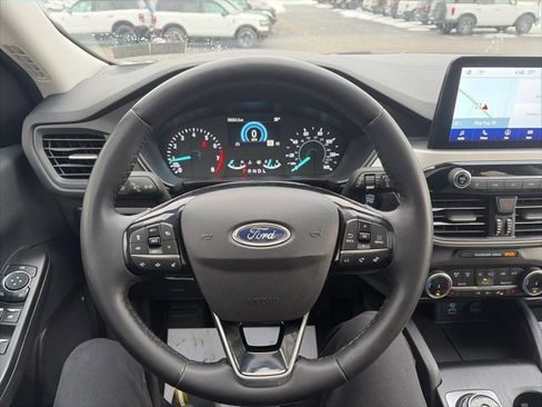 Used 2022 Ford Escape SE w/ SE Sport Appearance Package image 10