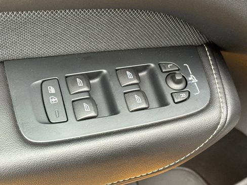 Used 2021 Volvo XC60 T8 R-Design w/ Advanced Package image 11