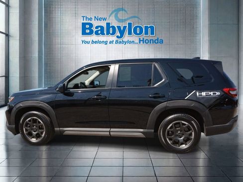 Used 2023 Honda Pilot LX image 2