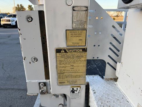 Used 2007 Ford F550 2WD Regular Cab Super Duty image 21