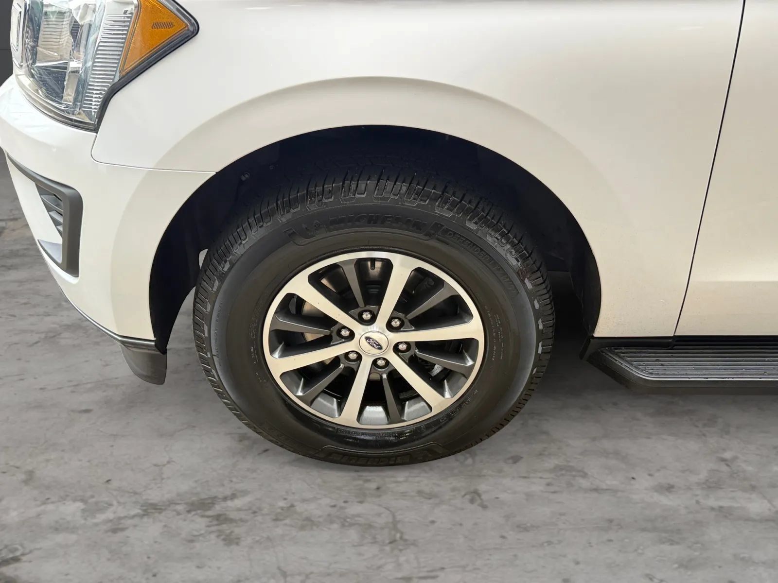 Used 2018 Ford Expedition XLT w/ Equipment Group 201A AWD/4WD image 43