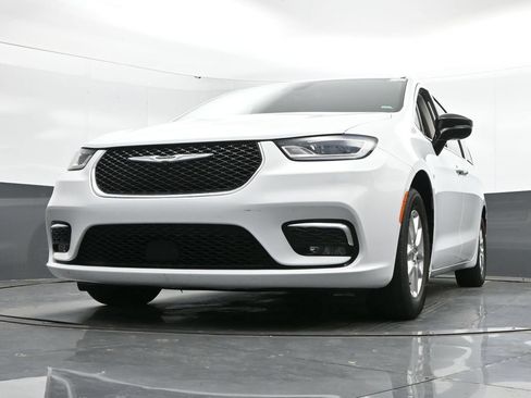 Used 2024 Chrysler Pacifica Touring-L FWD image 44
