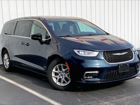 Used 2024 Chrysler Pacifica Touring-L image 30