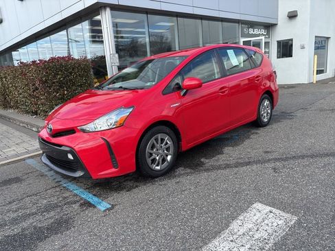 Used 2017 Toyota Prius V Two image 4