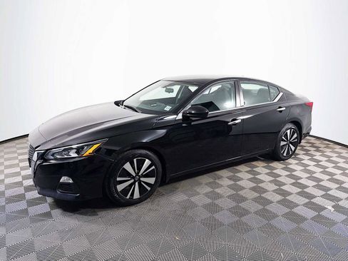 Used 2022 Nissan Altima 2.5 SV image 1
