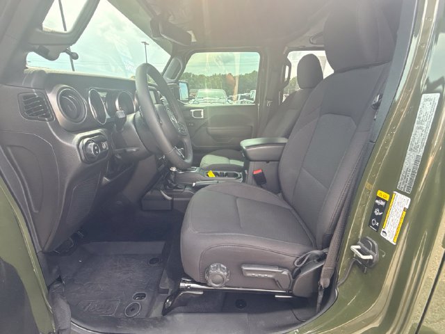 Used 2023 Jeep Gladiator Sport AWD/4WD image 15
