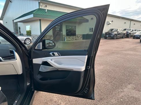 Used 2019 BMW X5 xDrive50i w/ M Sport Package AWD/4WD image 31