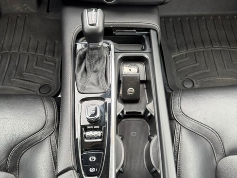 Used 2020 Volvo V90 T6 Cross Country image 16