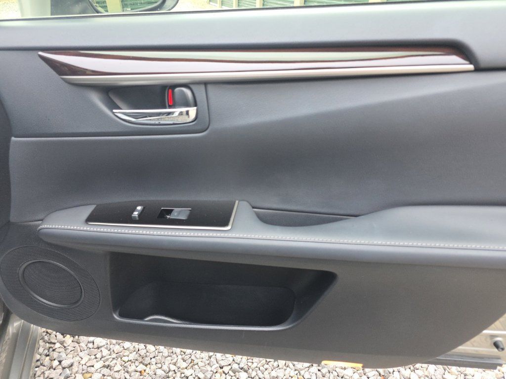 Used 2018 Lexus ES 300h FWD image 21