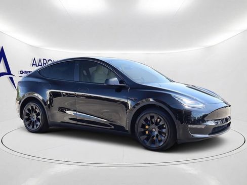 Used 2022 Tesla Model Y Long Range AWD/4WD image 3