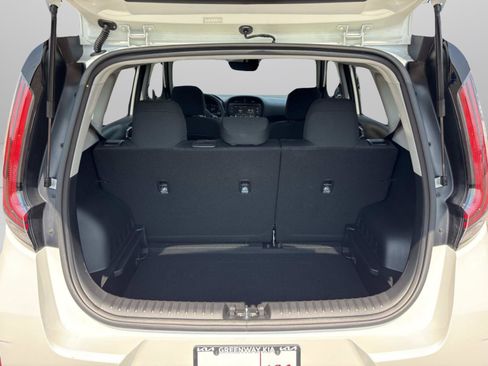 Used 2025 Kia Soul LX w/ LX Technology Package FWD image 12