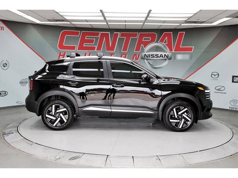 New 2026 Nissan Kicks SV w/ SV Premium Package image 5