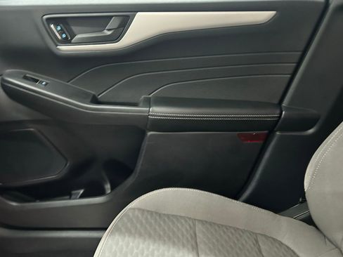 Used 2022 Ford Escape SE w/ SE Sport Appearance Package image 13