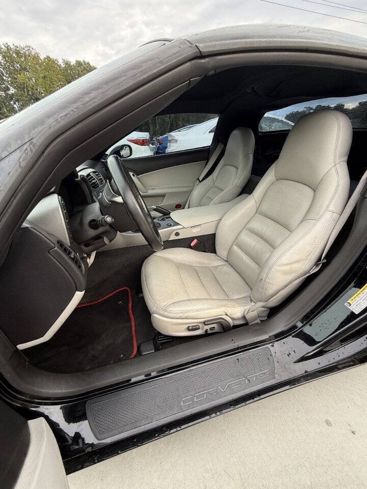 Used 2006 Chevrolet Corvette Coupe w/ Preferred Equipment Group RWD image 5