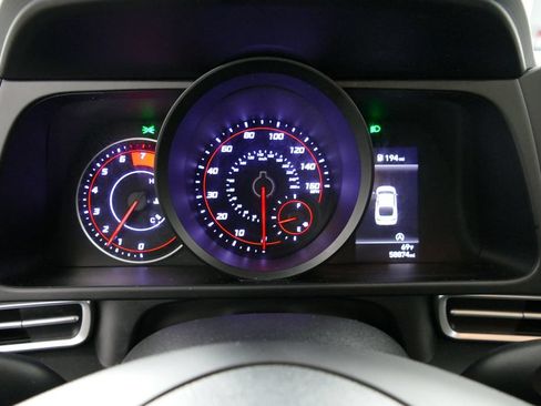 Used 2022 Hyundai Elantra SE FWD image 13