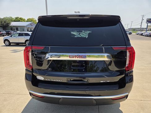 Used 2022 GMC Yukon SLT w/ SLT Premium Package AWD/4WD image 4