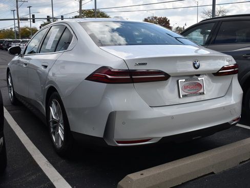 Used 2024 BMW 530i xDrive image 8