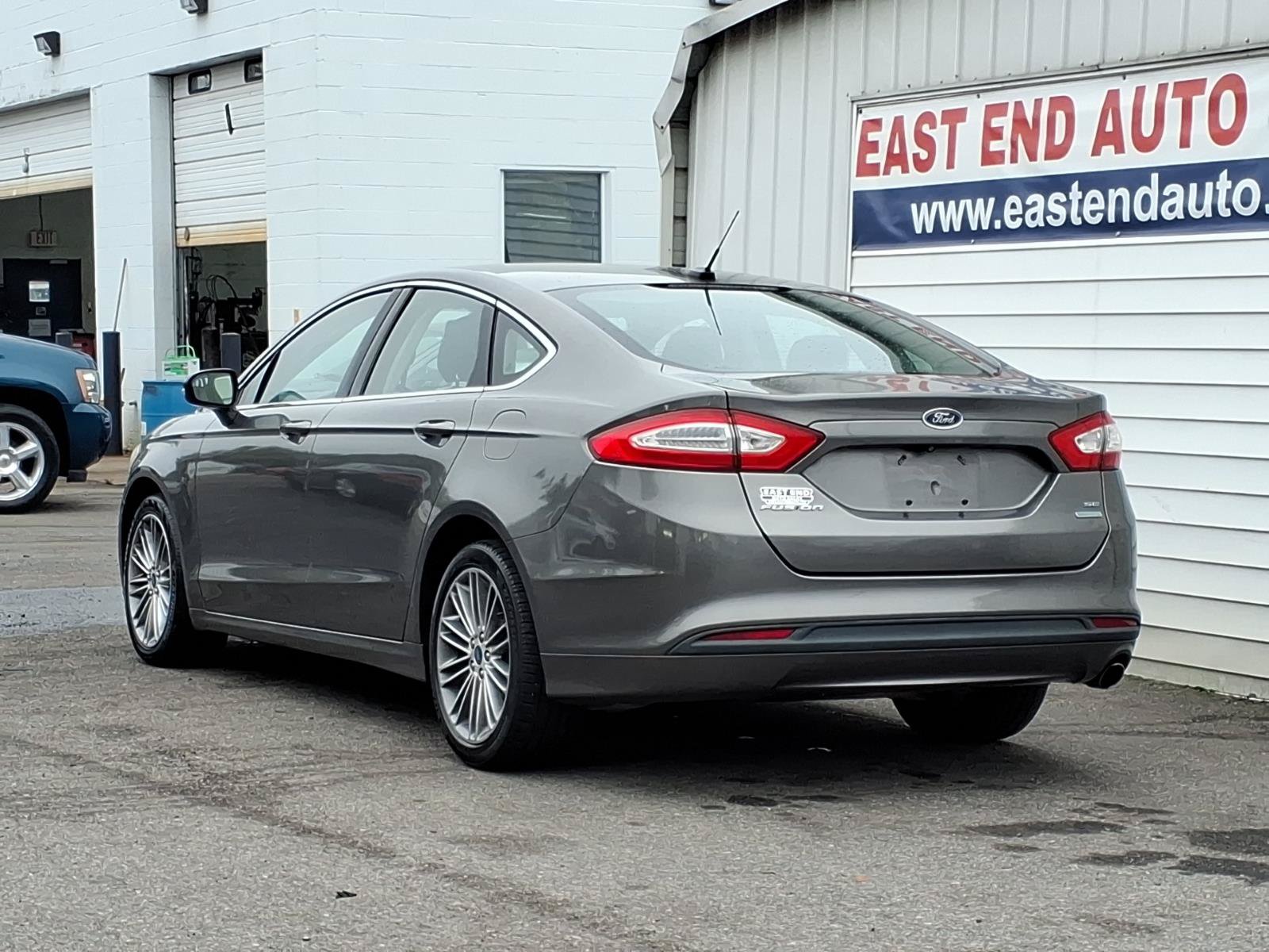 Used 2013 Ford Fusion SE FWD image 3