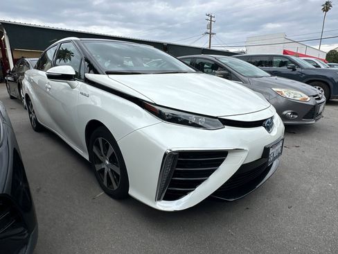 Used 2018 Toyota Mirai image 2