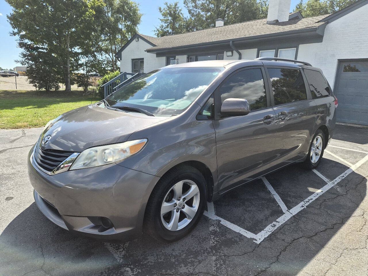 Used 2014 Toyota Sienna LE FWD image 7