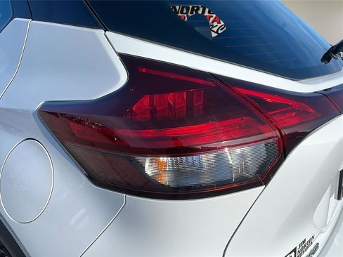 Used 2024 Nissan Kicks SR image 10