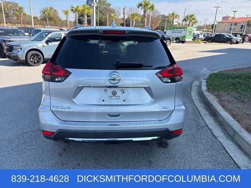 Used 2017 Nissan Rogue SL w/ SL Premium Package image 2