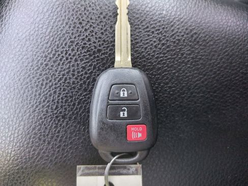Used 2015 Toyota RAV4 XLE AWD/4WD image 27