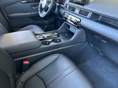 New 2025 Honda Pilot TrailSport image 19