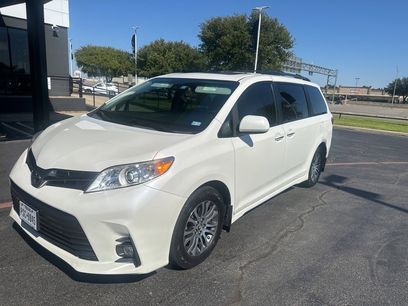 Used 2018 Toyota Sienna XLE w/ XLE Navigation Package