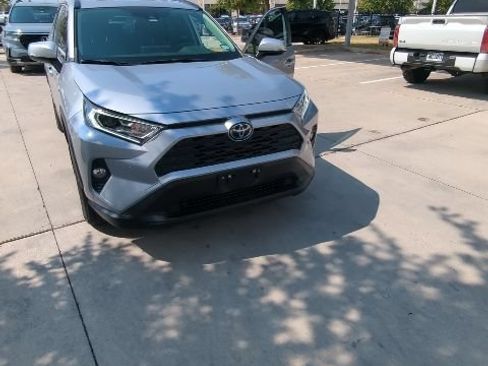 Used 2021 Toyota RAV4 XLE Premium AWD/4WD image 15