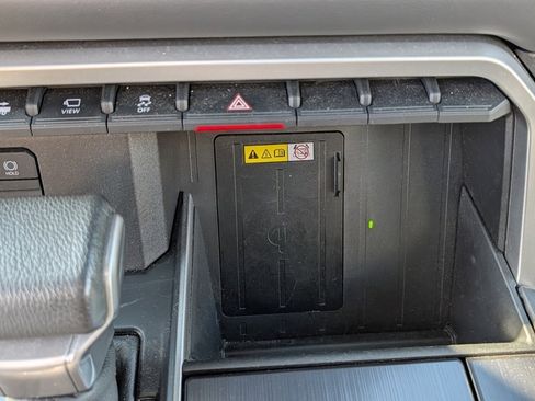 Used 2024 Toyota Tundra Platinum image 28