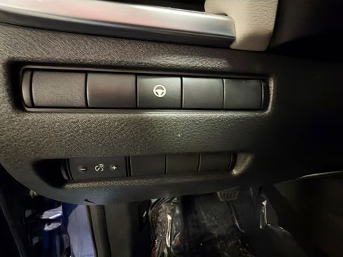 Used 2021 Nissan Rogue SV AWD/4WD image 16