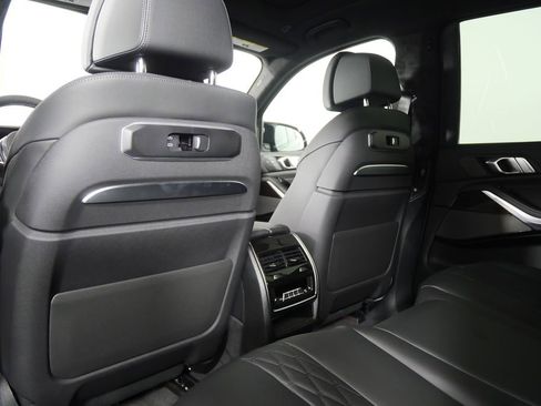 Used 2026 BMW X7 M60i image 19