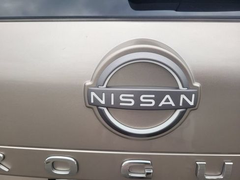Used 2023 Nissan Rogue SL FWD image 10